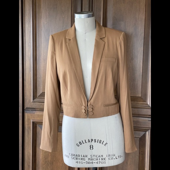 Intermix cropped blazer - Picture 3 of 13